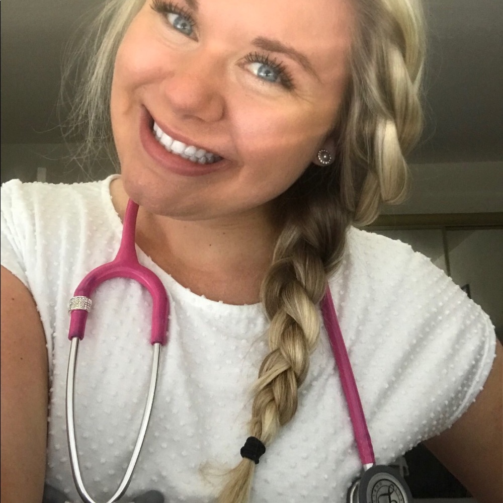 Meet your seller 👩🏼‍⚕️💉💕